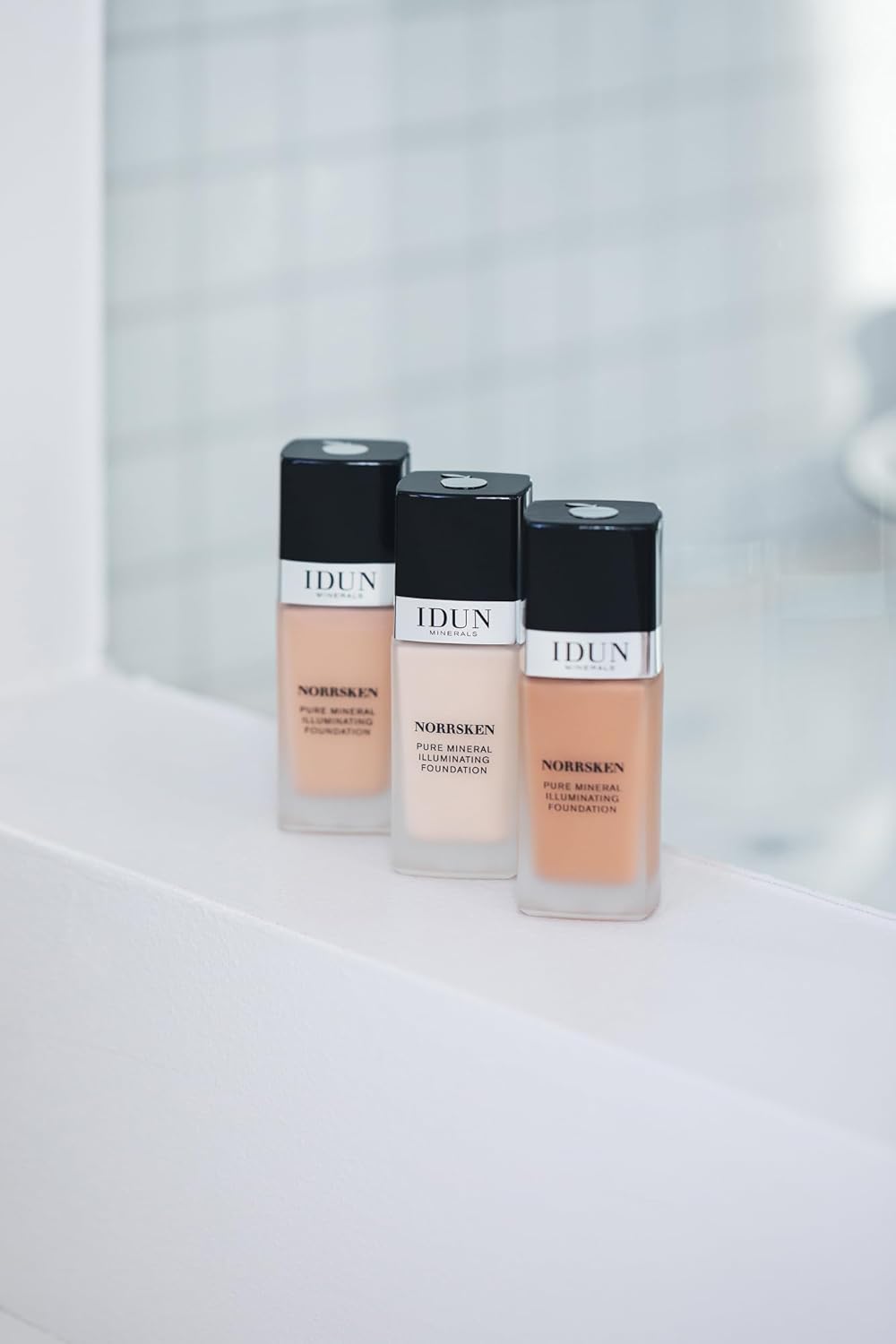 Liquid Norrsken Foundation - Silky Smooth Coverage - Luminous, Dewy Finish for Dry and Dull Skin - Water Resistant and Vegan Makeup - 210 Siri - Neutral Medium - 1.01 oz