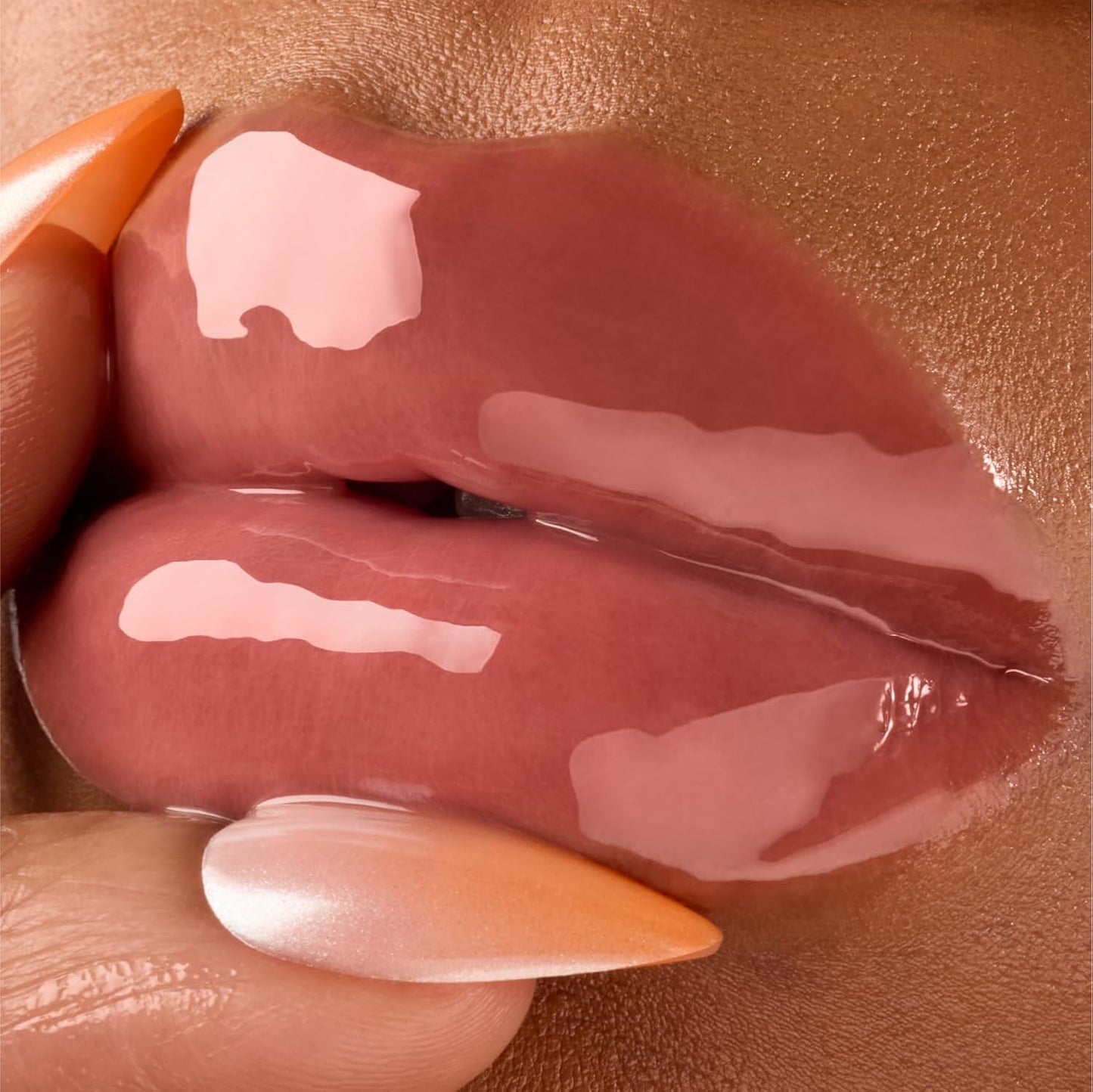 Gisou Honey Infused Lip Oil 8ml - High-Shine Hydration, Mirsalehi Honey and Jojoba Oil, Non-Sticky Finish, Juicy Shades & Scents for All Lip Types (Bee-lini Peach)
