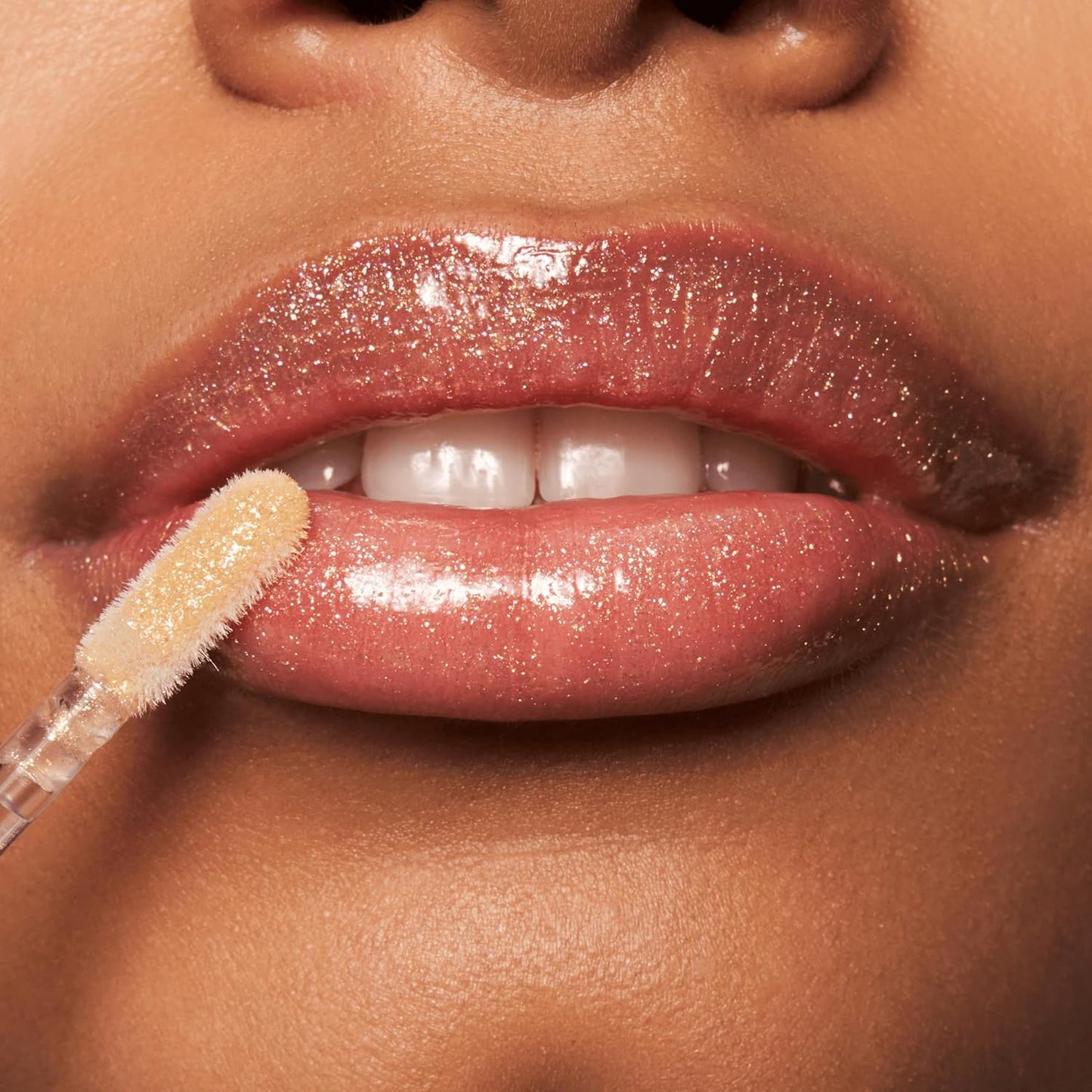 essence | Meta Glow Multi-Reflective Lip Gloss | Iridescent Shimmer, Holographic, Non-Sticky & Comfortable | Vegan & Cruelty Free (04 | Golden Future)