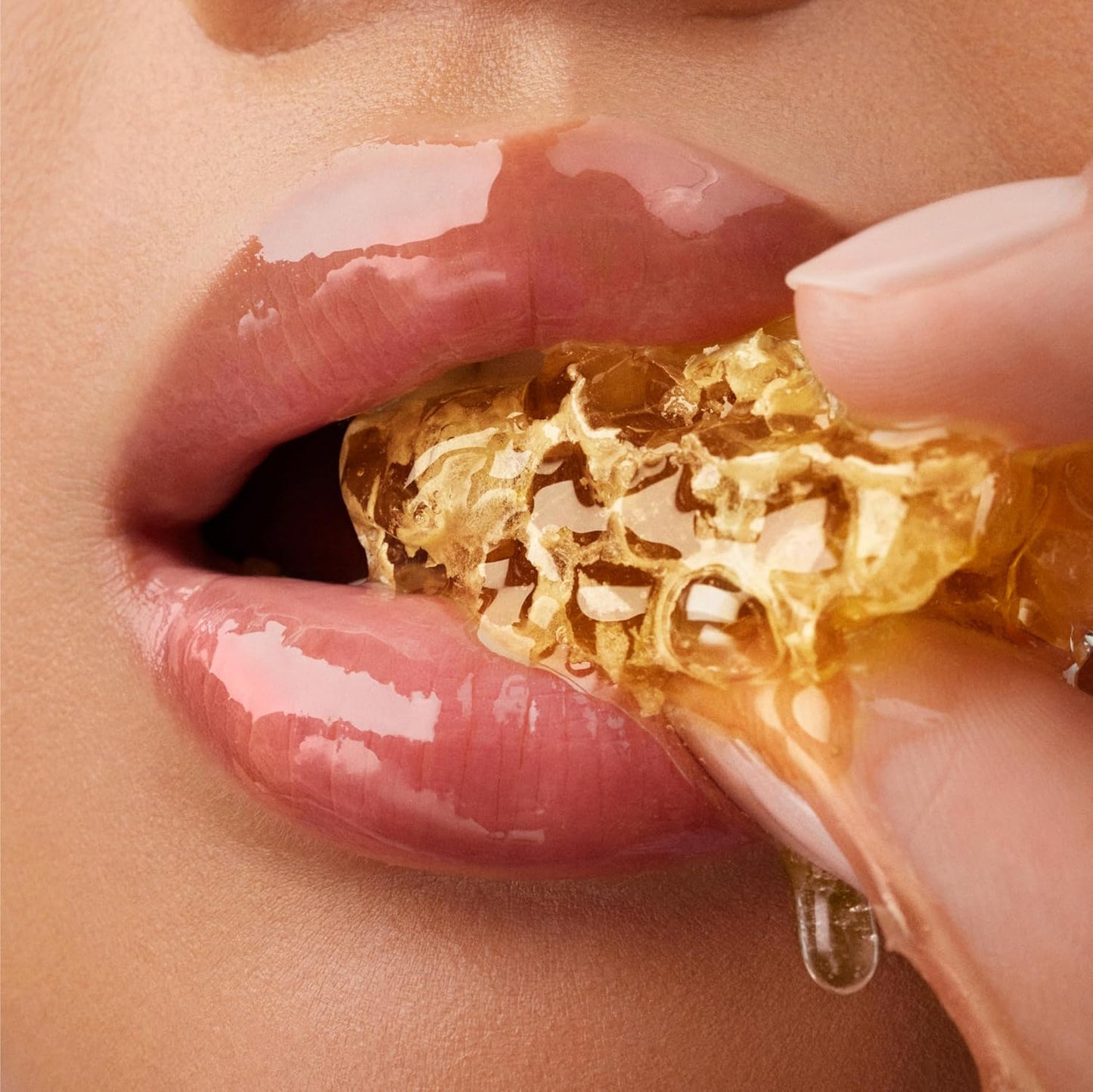 Gisou Honey Infused Hydrating Lip Oil, Nourishing Moisturizer for Dry Lips, High Shine, Smooth Finish, Clear Golden Glow, Fresh Honey Scent, 8ml